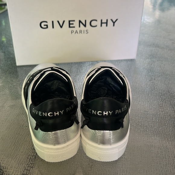 Givenchy Kids Sneakers - Picture 4 of 10